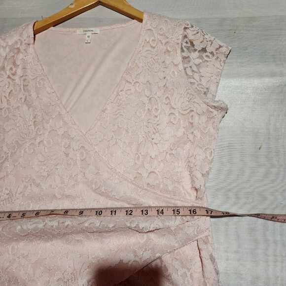 Maurice’s pink lace wrap  floral top size large - Picture 8 of 10